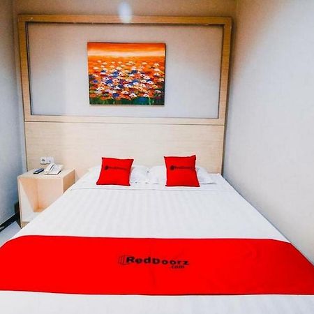Reddoorz Plus Near Sultan Hasanuddin Airport Макасар Екстер'єр фото