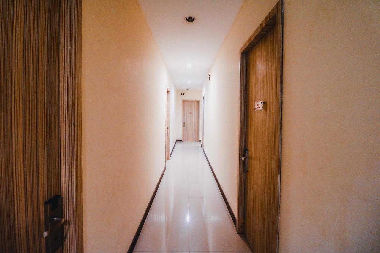 Reddoorz Plus Near Sultan Hasanuddin Airport Макасар Екстер'єр фото
