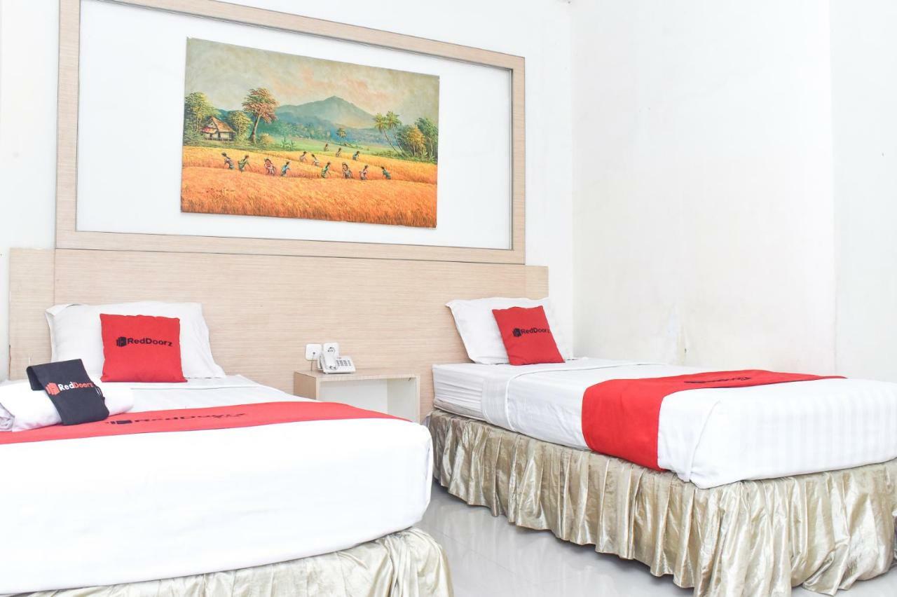 Reddoorz Plus Near Sultan Hasanuddin Airport Макасар Екстер'єр фото