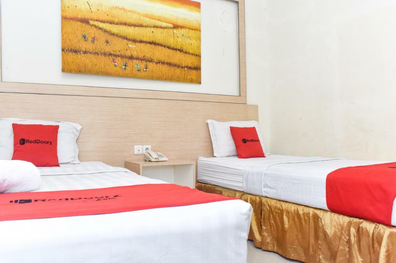 Reddoorz Plus Near Sultan Hasanuddin Airport Макасар Екстер'єр фото