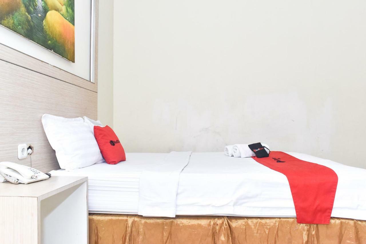 Reddoorz Plus Near Sultan Hasanuddin Airport Макасар Екстер'єр фото
