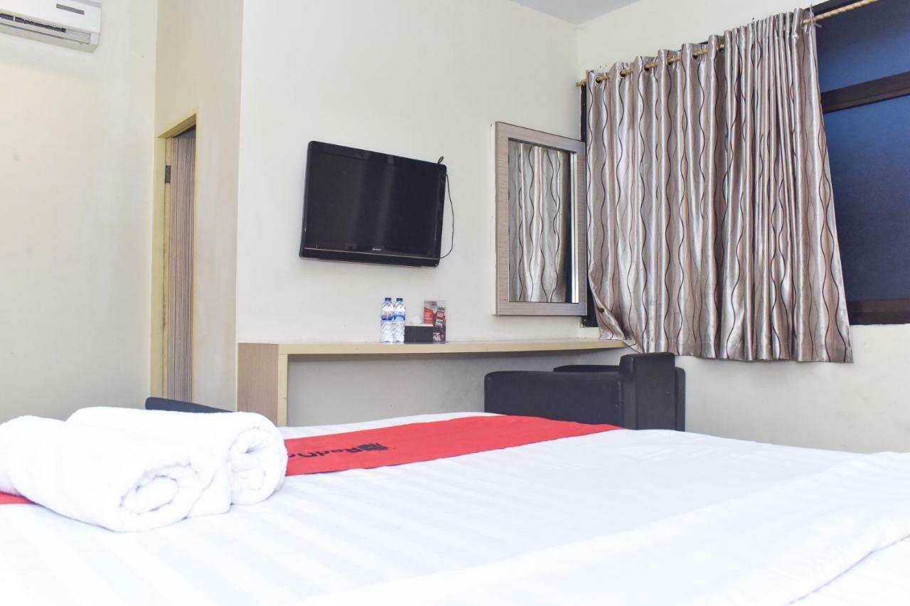 Reddoorz Plus Near Sultan Hasanuddin Airport Макасар Екстер'єр фото