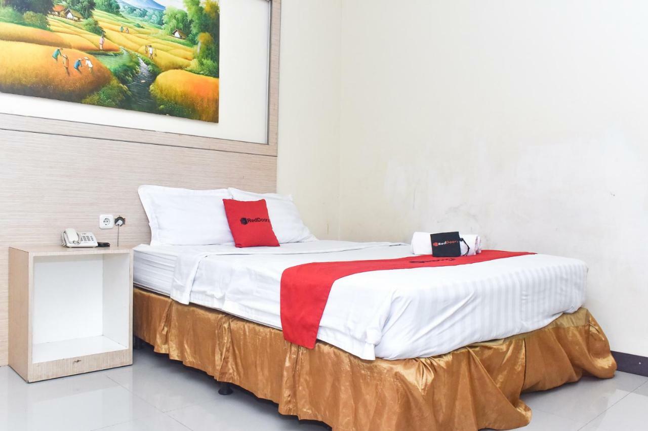 Reddoorz Plus Near Sultan Hasanuddin Airport Макасар Екстер'єр фото