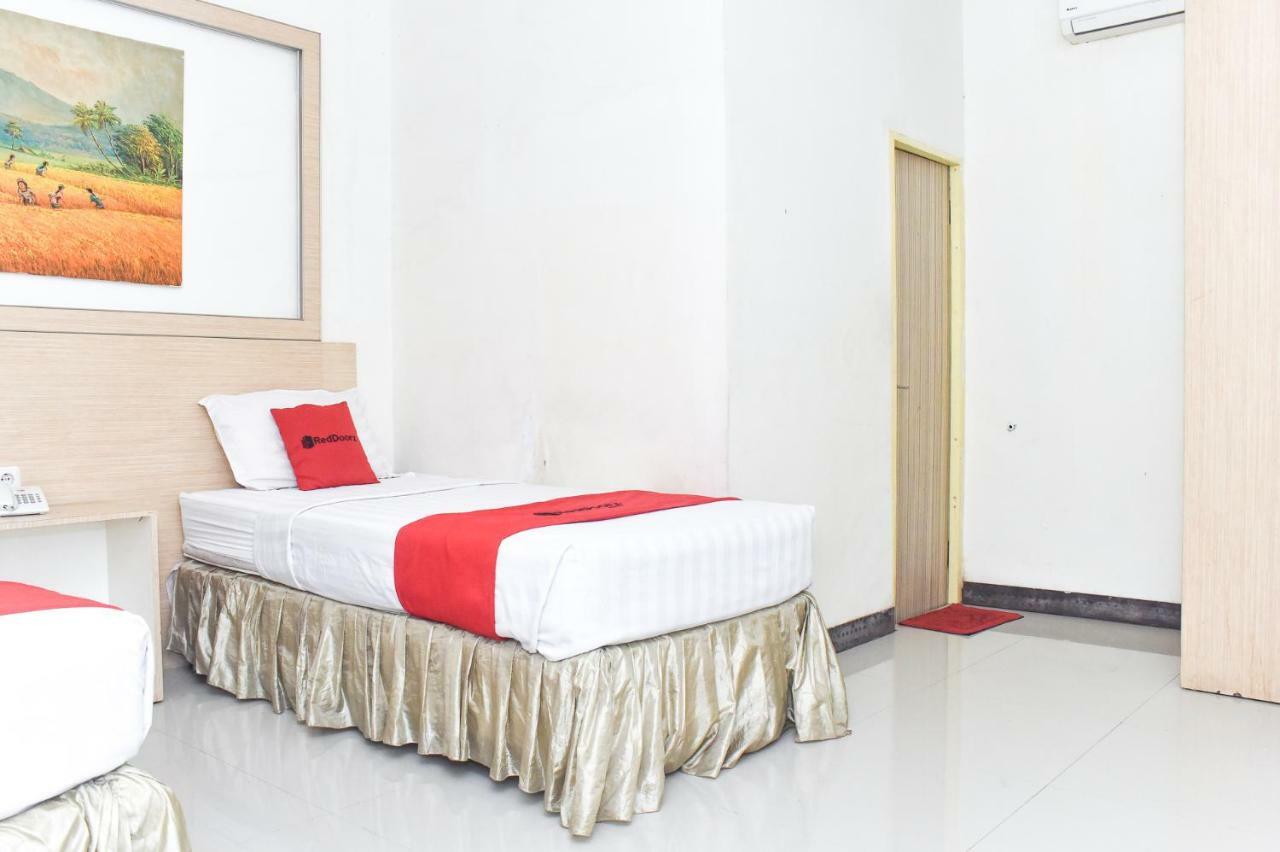 Reddoorz Plus Near Sultan Hasanuddin Airport Макасар Екстер'єр фото
