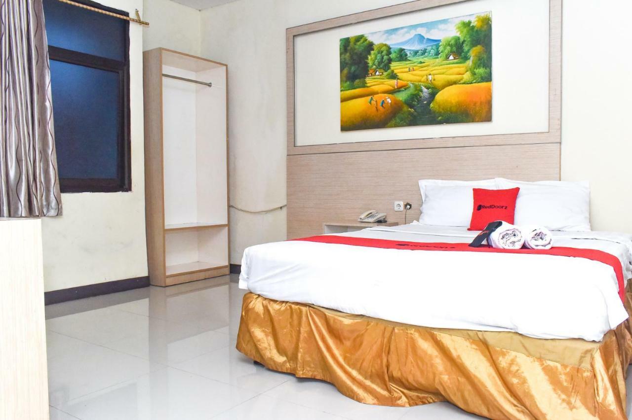 Reddoorz Plus Near Sultan Hasanuddin Airport Макасар Екстер'єр фото
