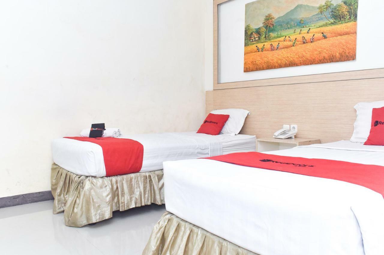 Reddoorz Plus Near Sultan Hasanuddin Airport Макасар Екстер'єр фото