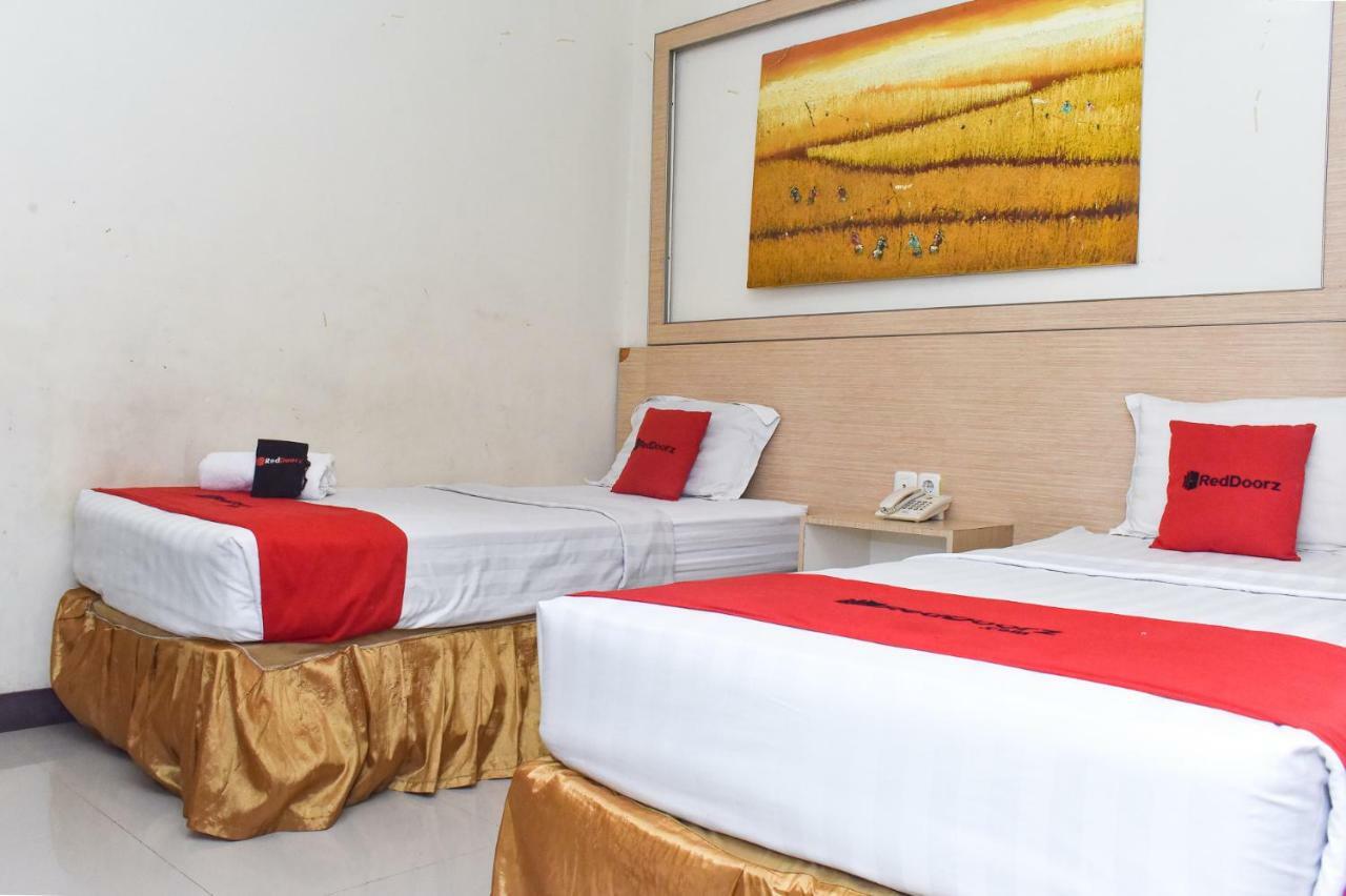 Reddoorz Plus Near Sultan Hasanuddin Airport Макасар Екстер'єр фото