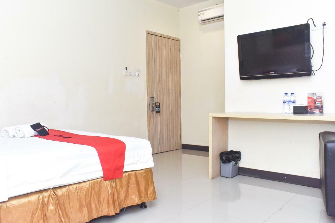Reddoorz Plus Near Sultan Hasanuddin Airport Макасар Екстер'єр фото
