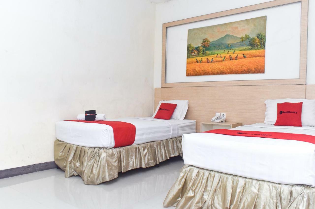 Reddoorz Plus Near Sultan Hasanuddin Airport Макасар Екстер'єр фото