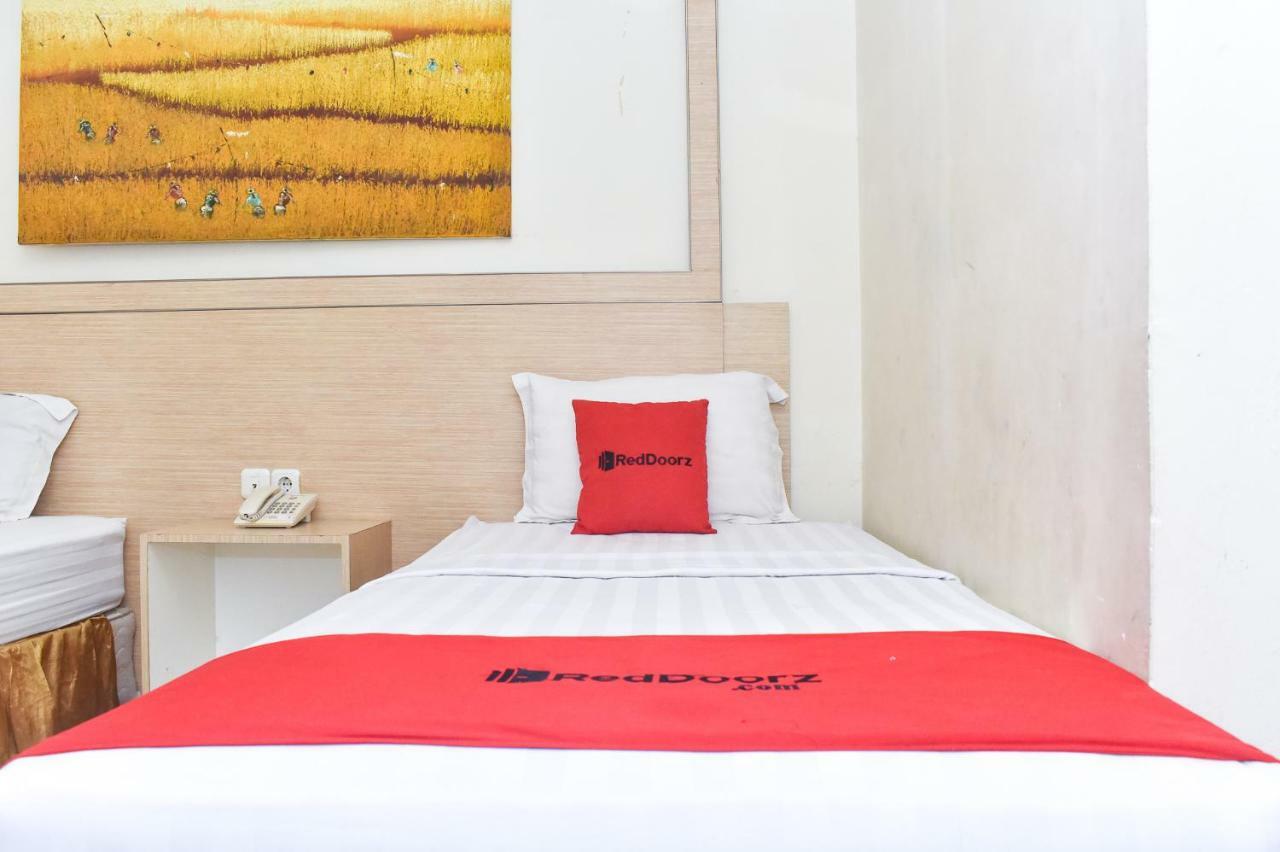 Reddoorz Plus Near Sultan Hasanuddin Airport Макасар Екстер'єр фото
