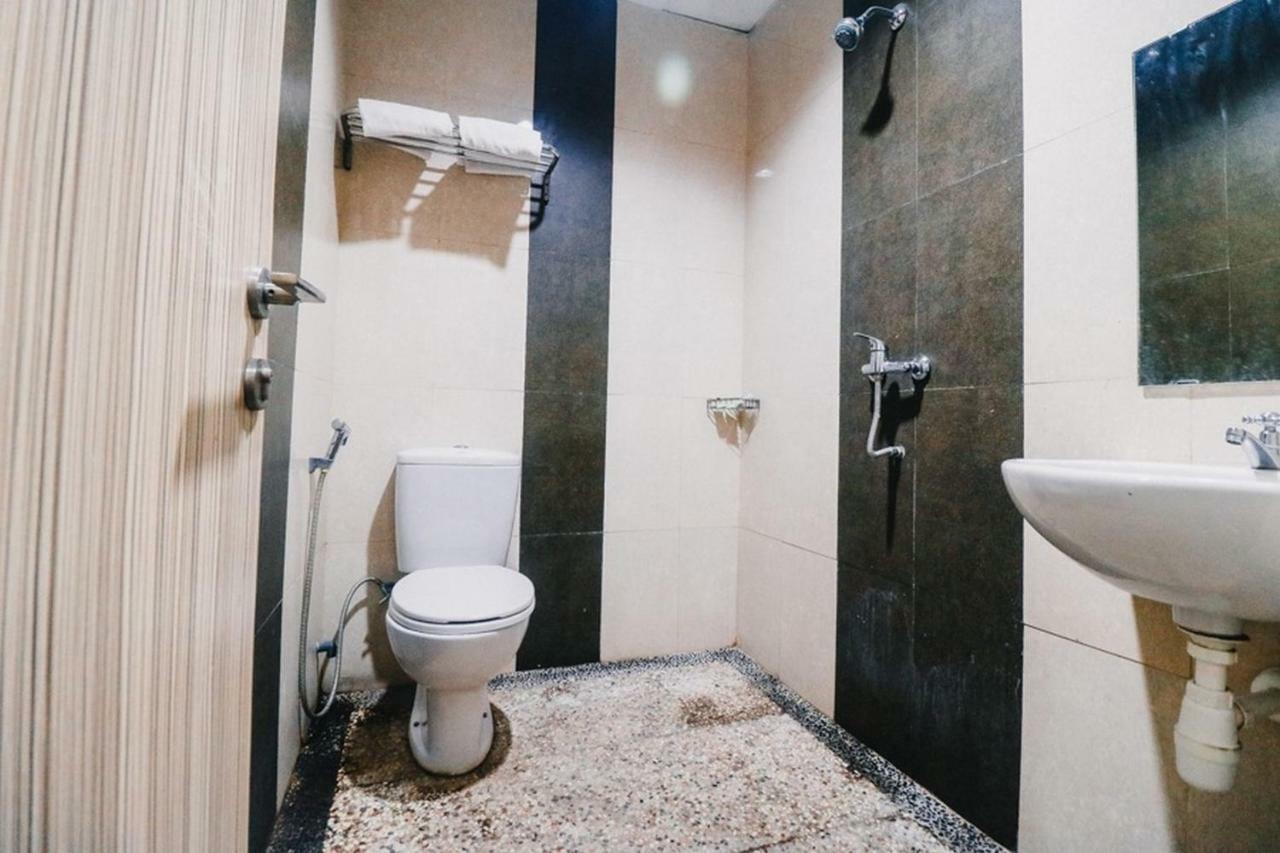 Reddoorz Plus Near Sultan Hasanuddin Airport Макасар Екстер'єр фото