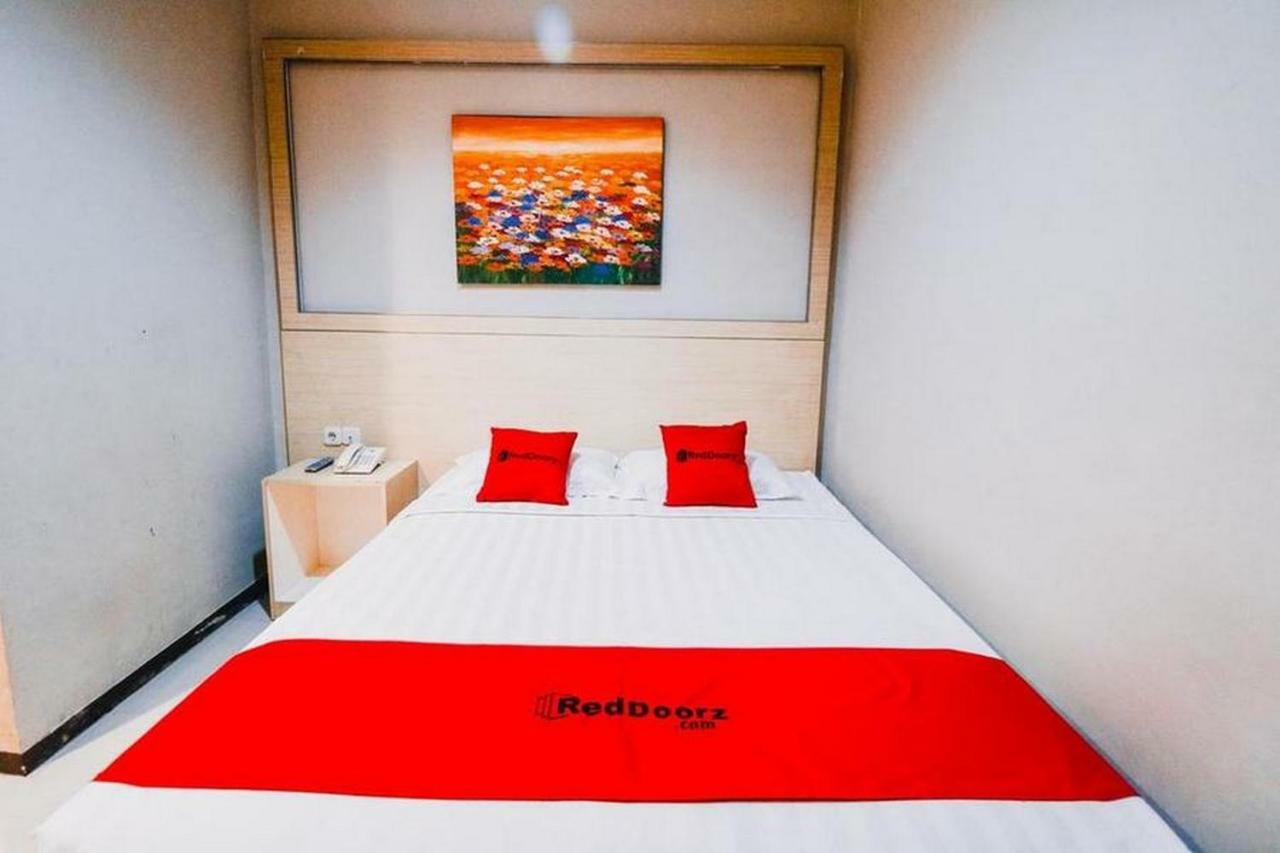 Reddoorz Plus Near Sultan Hasanuddin Airport Макасар Екстер'єр фото